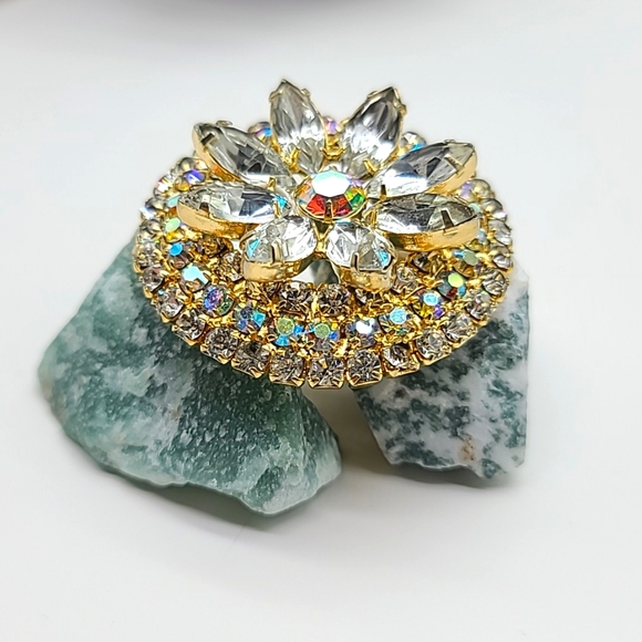 Brilliant Faceted Rhinestone Floral Brooch! An Unsigned Aurora Borealis Gem! - Picture 7 of 11